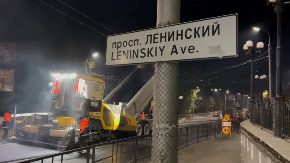 Проверил ход работ по восстановлению Ленинского проспекта