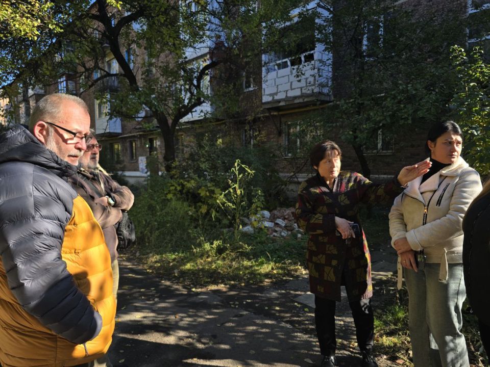 По поручению Главы ДНР Дениса Пушилина, сегодня, 23 октября, спикер-активист Павел Шакулин провел встречу с жителями Кировского района на подведомственной территории по ул. Циолковского, 137 По поручению Главы ДНР Дениса Пушилина, сегодня, 23 октября, спикер-активист Павел Шакулин провел встречу с жителями Кировского района на подведомственной территории по ул. Циолковского, 137