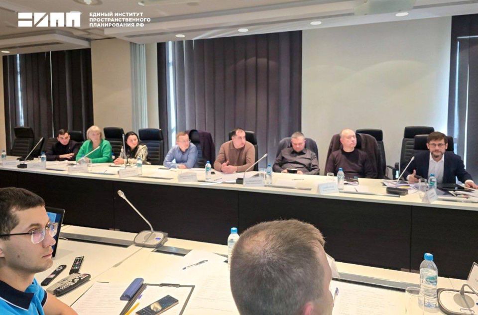 Развитие транспортной инфраструктуры городских округов Енакиево, Снежное и Горловка обсудили в Администрации ДНР Развитие транспортной инфраструктуры городских округов Енакиево, Снежное и Горловка обсудили в Администрации ДНР