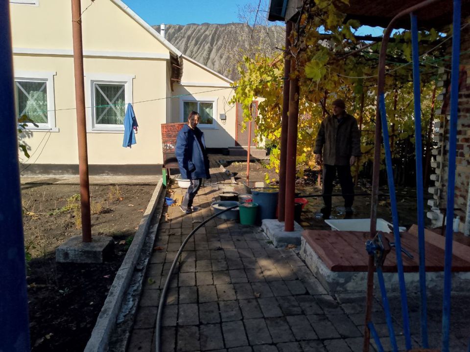 В Кировском внутригородском районе при поддержке региона-шефа Московская область продолжается подвоз воды для жителей домов, в которые в установленный графиком день не поступила вода В Кировском внутригородском районе при поддержке региона-шефа Московская область продолжается подвоз воды для жителей домов, в которые в установленный графиком день не поступила вода