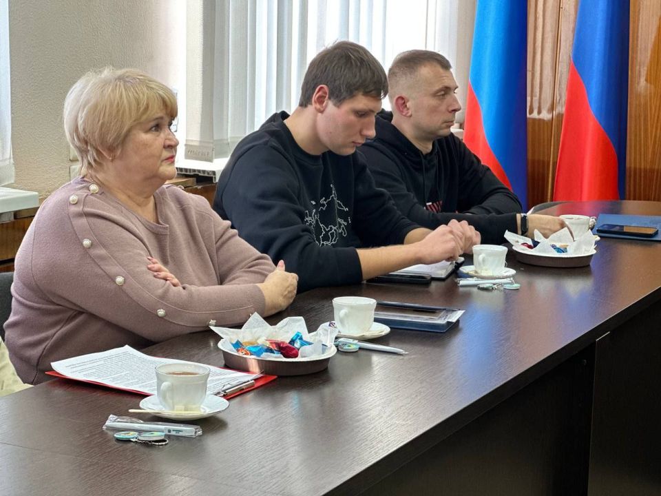 Владислав Ключаров: Сегодня провёл важную рабочую встречу с руководителями и активистами некоммерческих организаций, которые активно работают в сфере молодёжной политики на территории нашего города Владислав Ключаров: Сегодня провёл важную рабочую встречу с руководителями и активистами некоммерческих организаций, которые активно работают в сфере молодёжной политики на территории нашего города