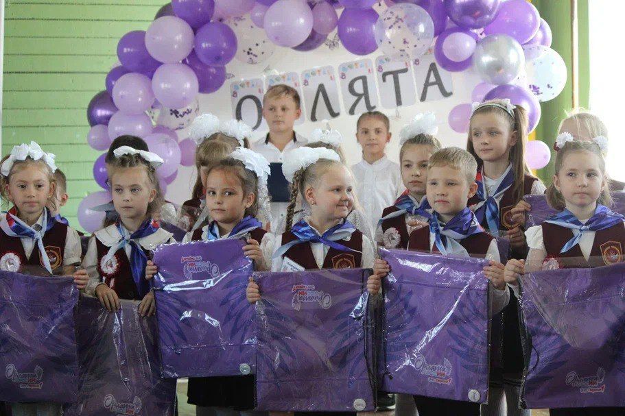 В ГБОУ "СШ № 16 Г.О. МАКЕЕВКА" состоялась торжественная церемония посвящения в "Орлята России"