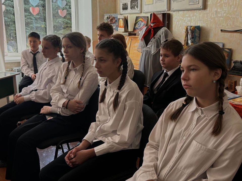 В рамках проекта "Учиться в Донбассе" (трек "Школьный музей") и проекта "Дети - детям" в историко-краеведческом музее "Память" на базе ГБОУ "СШ №16 Г.О. МАКЕЕВКА" был проведён день открытых дверей В рамках проекта "Учиться в Донбассе" (трек "Школьный музей") и проекта "Дети - детям" в историко-краеведческом музее "Память" на базе ГБОУ "СШ №16 Г.О. МАКЕЕВКА" был проведён день открытых дверей