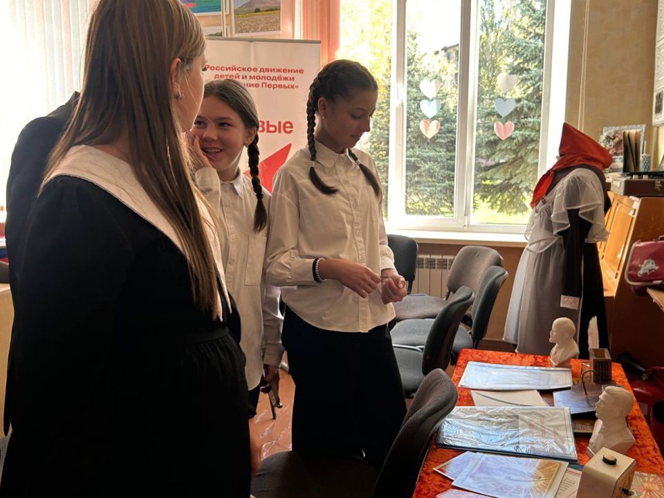 В рамках проекта "Учиться в Донбассе" (трек "Школьный музей") и проекта "Дети - детям" в историко-краеведческом музее "Память" на базе ГБОУ "СШ №16 Г.О. МАКЕЕВКА" был проведён день открытых дверей В рамках проекта "Учиться в Донбассе" (трек "Школьный музей") и проекта "Дети - детям" в историко-краеведческом музее "Память" на базе ГБОУ "СШ №16 Г.О. МАКЕЕВКА" был проведён день открытых дверей