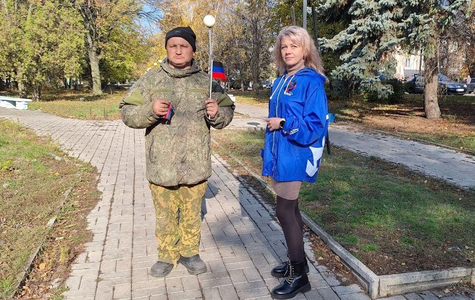 Сегодня, 24 октября, в преддверии Дня Государственного флага Донецкой Народной Республики в рамках партийного проекта Единой России «Историческая память» и проекта «Эхо времен» Общественного Движения «Донецкая Республика» в... Сегодня, 24 октября, в преддверии Дня Государственного флага Донецкой Народной Республики в рамках партийного проекта Единой России «Историческая память» и проекта «Эхо времен» Общественного Движения «Донецкая Республика» в...