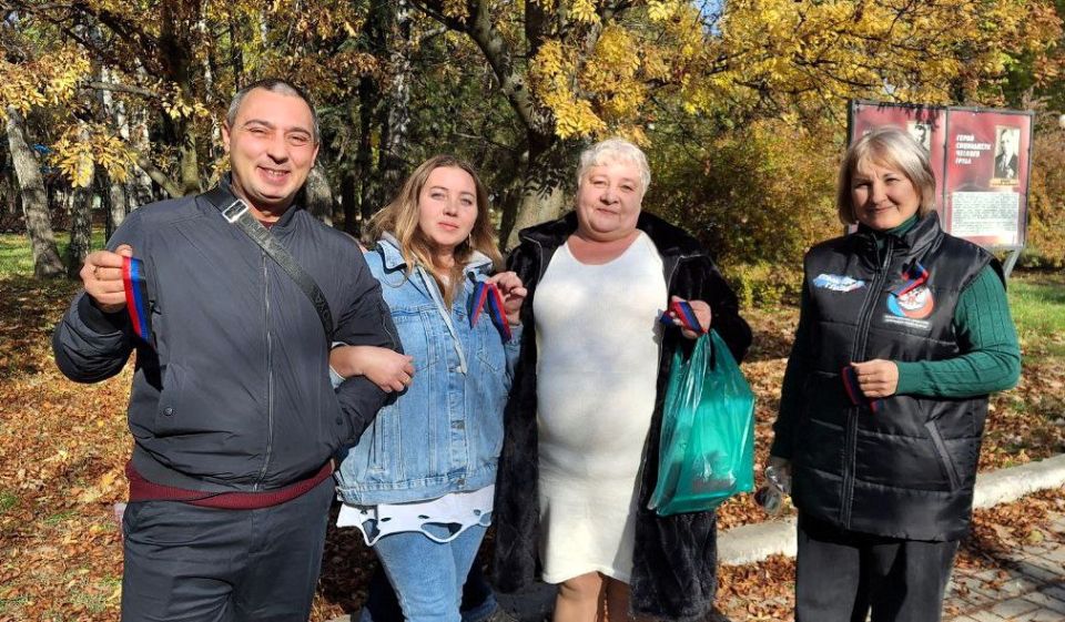 Сегодня, 24 октября, в преддверии Дня Государственного флага Донецкой Народной Республики в рамках партийного проекта Единой России «Историческая память» и проекта «Эхо времен» Общественного Движения «Донецкая Республика» в... Сегодня, 24 октября, в преддверии Дня Государственного флага Донецкой Народной Республики в рамках партийного проекта Единой России «Историческая память» и проекта «Эхо времен» Общественного Движения «Донецкая Республика» в...