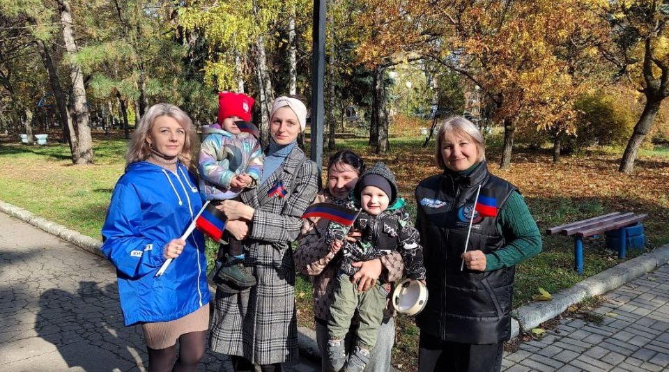 Сегодня, 24 октября, в преддверии Дня Государственного флага Донецкой Народной Республики в рамках партийного проекта Единой России «Историческая память» и проекта «Эхо времен» Общественного Движения «Донецкая Республика» в...