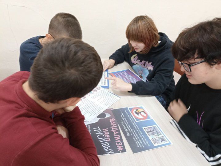 Сегодня в Государственном бюджетном общеобразовательном учреждении «Основная школа № 90 городского округа Макеевка» Донецкой Народной Республики прошли тематические уроки, посвященные бережному отношению к общественному... Сегодня в Государственном бюджетном общеобразовательном учреждении «Основная школа № 90 городского округа Макеевка» Донецкой Народной Республики прошли тематические уроки, посвященные бережному отношению к общественному...