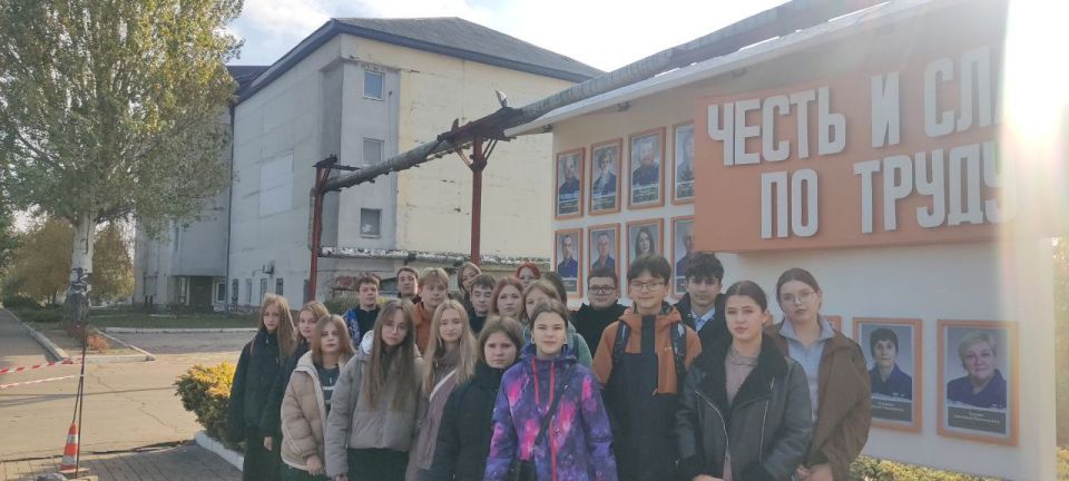 В рамках акции "Учиться в Донбассе" 24 октября 2025 года учащиеся 8-Б класса ГБОУ "СШ № 59 Г.О. МАКЕЕВКА" совершили увлекательную экскурсию на Ясиновский коксохимический завод, филиал Южного горно-металлургического комплекса В рамках акции "Учиться в Донбассе" 24 октября 2025 года учащиеся 8-Б класса ГБОУ "СШ № 59 Г.О. МАКЕЕВКА" совершили увлекательную экскурсию на Ясиновский коксохимический завод, филиал Южного горно-металлургического комплекса