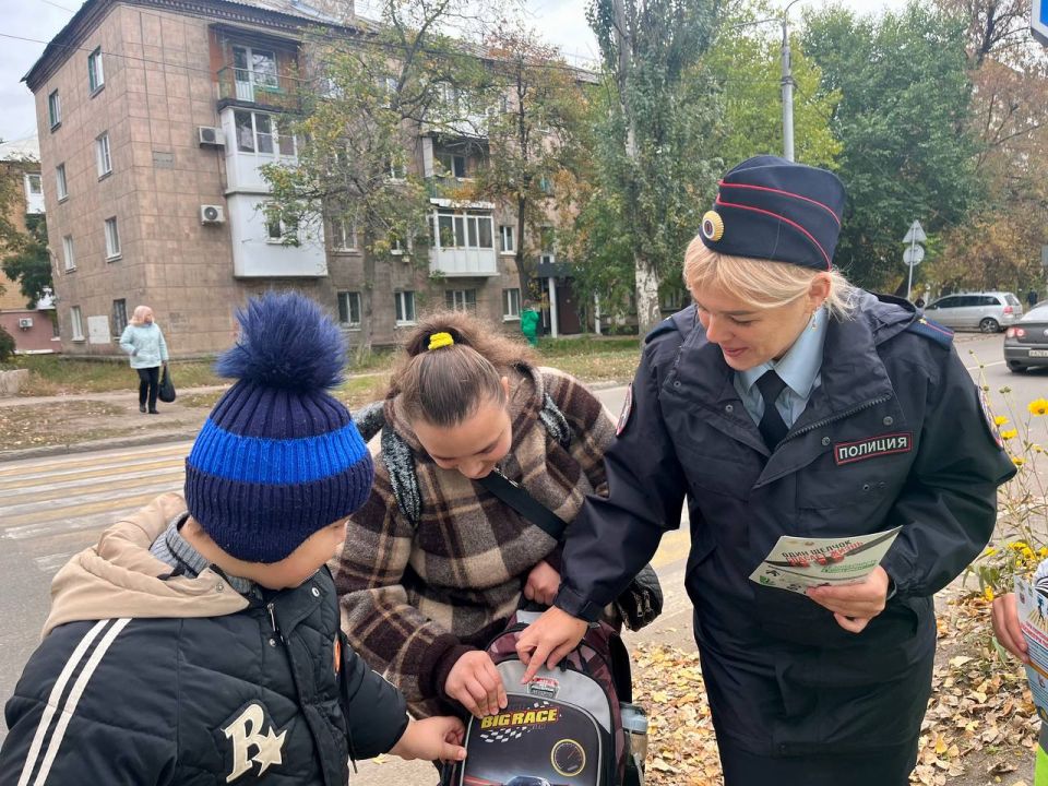 Полицейские провели совместную акцию с ребятами из ЮИД Полицейские провели совместную акцию с ребятами из ЮИД