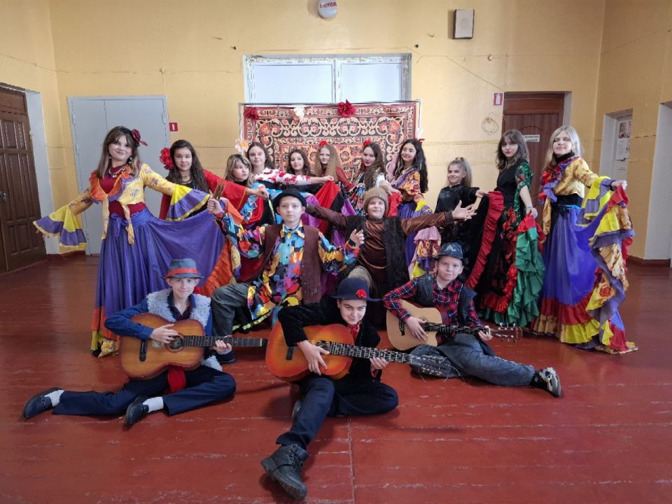 В преддверии осенних каникул в ГБОУ "СШ № 93 Г.О. МАКЕЕВКА" состоялась осенняя ярмарка , приуроченная ко Дню народного единства В преддверии осенних каникул в ГБОУ "СШ № 93 Г.О. МАКЕЕВКА" состоялась осенняя ярмарка , приуроченная ко Дню народного единства