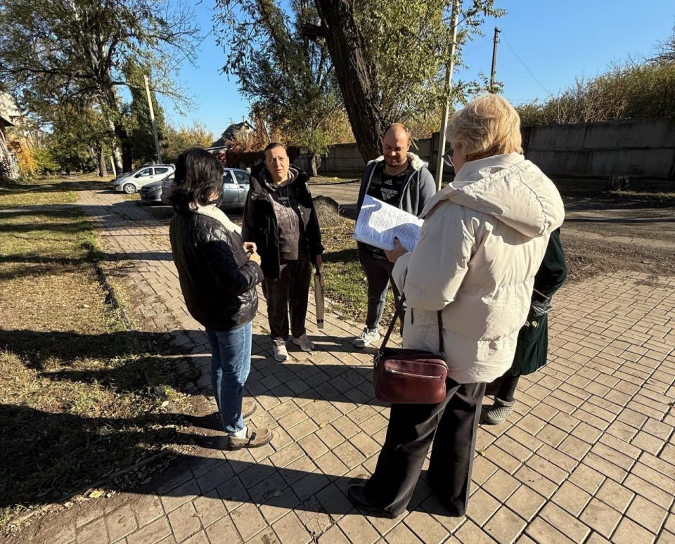 23 октября, заместитель руководителя Управы Кировского внутригородского района Администрации городского округа Макеевка Донецкой Народной Республики Ирина Воронина провела встречу с жителями района на подведомственной... 23 октября, заместитель руководителя Управы Кировского внутригородского района Администрации городского округа Макеевка Донецкой Народной Республики Ирина Воронина провела встречу с жителями района на подведомственной...