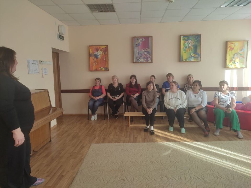 23 октября, спикер-активист Татьяна Синяговская провела встречу с трудовым коллективом Государственного казенного дошкольного образовательного учреждения «Детский сад № 1 общеразвивающего вида городского округа Макеевка»... 23 октября, спикер-активист Татьяна Синяговская провела встречу с трудовым коллективом Государственного казенного дошкольного образовательного учреждения «Детский сад № 1 общеразвивающего вида городского округа Макеевка»...