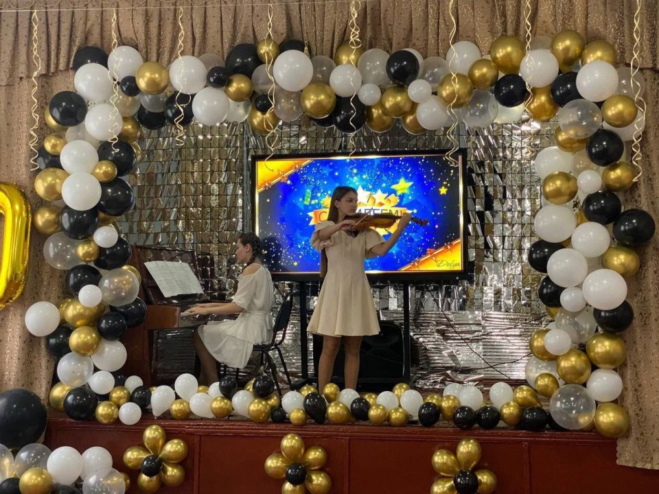 Сегодня сердце ГБОУ "СШ 11 Г.О. МАКЕЕВКА" бьется особенно громко! Поздравляем с поистине великой датой — 90-летием со дня основания!