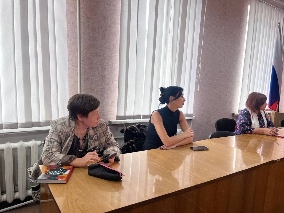 Сегодня, 24 октября, в Центрально-Городском внутригородском районе городского округа Макеевка состоялось плановое собрание секретарей первичных отделений Общественного Движения «Донецкая Республика» Сегодня, 24 октября, в Центрально-Городском внутригородском районе городского округа Макеевка состоялось плановое собрание секретарей первичных отделений Общественного Движения «Донецкая Республика»