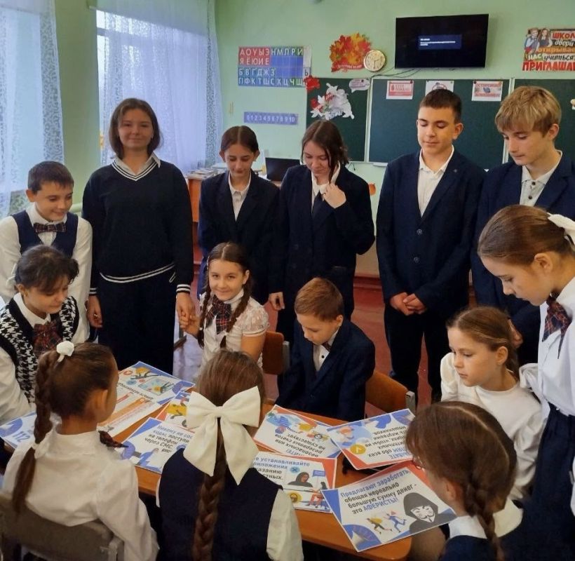 Сегодня, 24 октября 2025 года, в рамках проекта «Мир Возможностей» и Региональной акции «Нет мошенникам» в ГБОУ «СШ № 22 Г.О. МАКЕЕВКА» был проведён воспитательный час «НЕТ МОШЕННИКАМ» Сегодня, 24 октября 2025 года, в рамках проекта «Мир Возможностей» и Региональной акции «Нет мошенникам» в ГБОУ «СШ № 22 Г.О. МАКЕЕВКА» был проведён воспитательный час «НЕТ МОШЕННИКАМ»