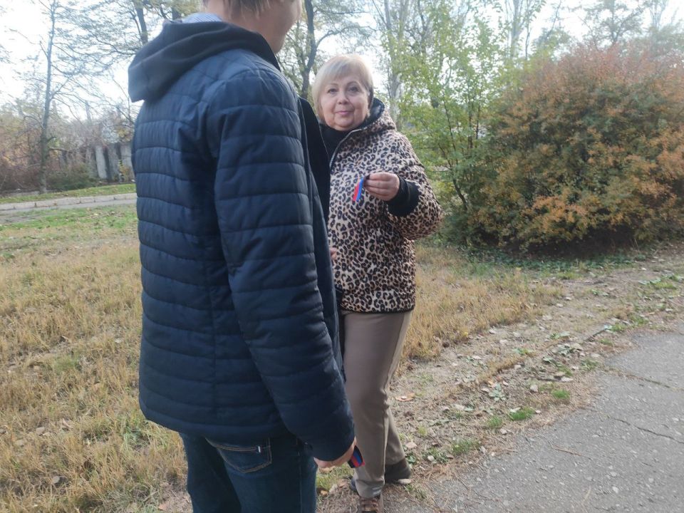 Сегодня, 24 октября, в преддверии Дня флага Донецкой Народной Республики, в рамках проекта «Историческая память» Всероссийской политической партии «Единая Россия» в Кировском внутригородском районе городского округа Макеевка... Сегодня, 24 октября, в преддверии Дня флага Донецкой Народной Республики, в рамках проекта «Историческая память» Всероссийской политической партии «Единая Россия» в Кировском внутригородском районе городского округа Макеевка...