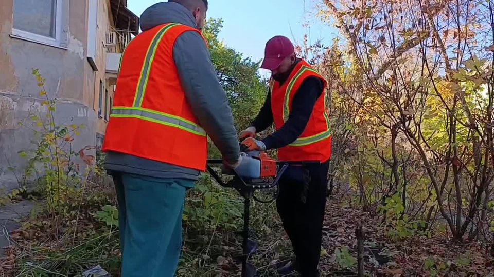 По улице Николаева 13/14 ведутся подготовительные работы перед разбором завала