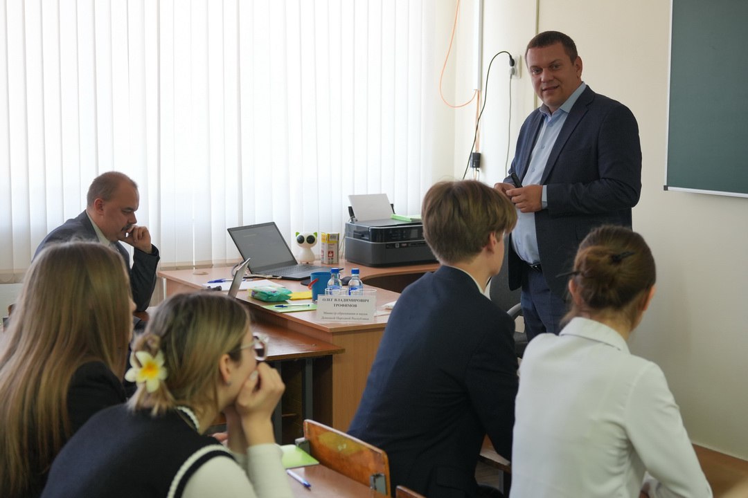 Олег Трофимов: Итоги третьей недели акции «Учиться в Донбассе»: тысячи школьников открыли для себя путь к успеху! Олег Трофимов: Итоги третьей недели акции «Учиться в Донбассе»: тысячи школьников открыли для себя путь к успеху!
