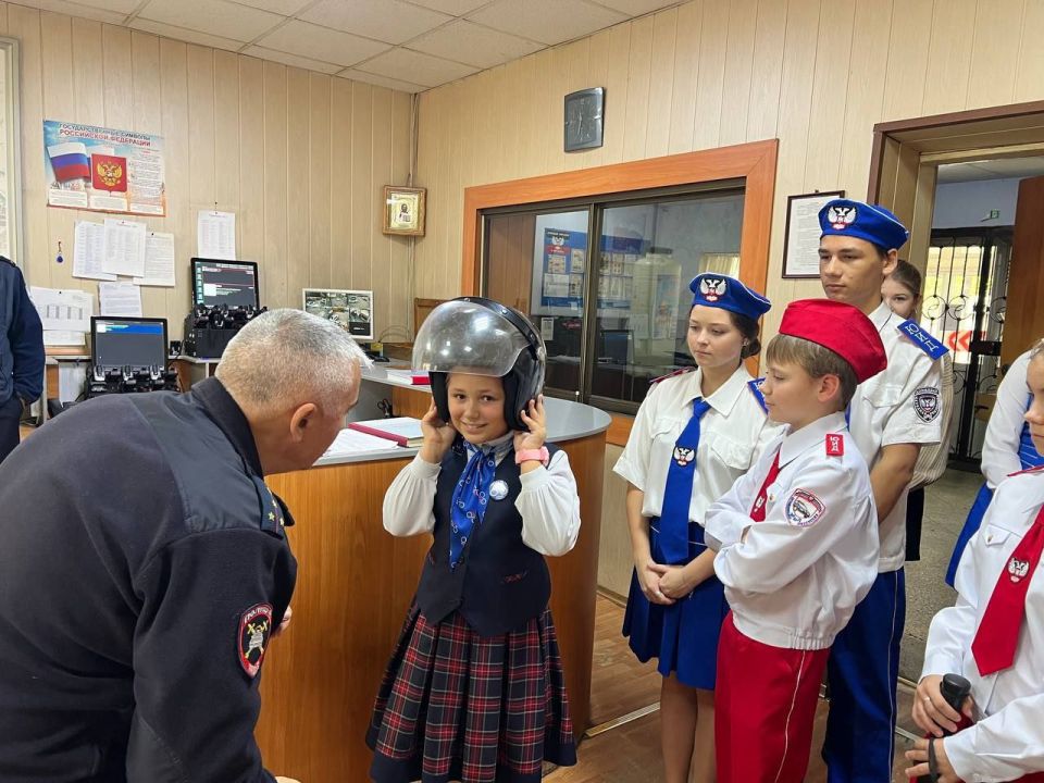 Полицейские рассказали школьникам о специфике работы ГИБДД Полицейские рассказали школьникам о специфике работы ГИБДД