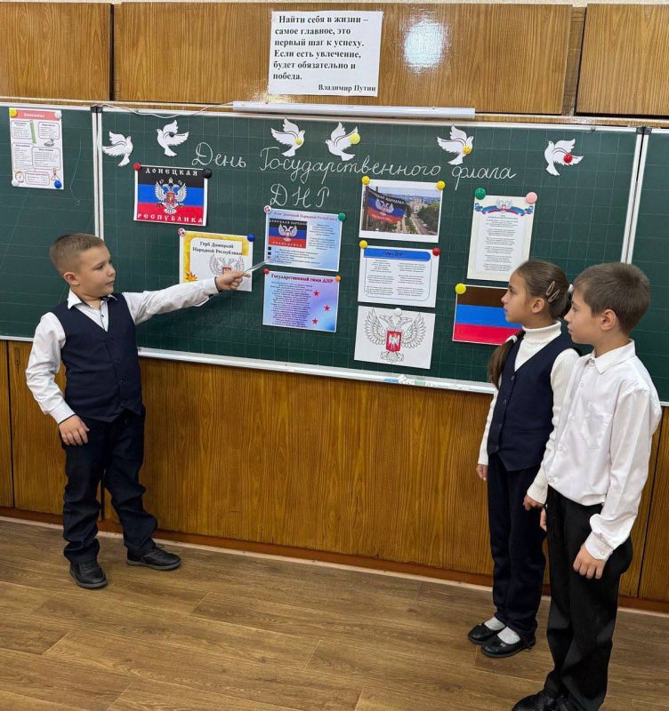 25 октября наша Республика отмечает День флага 25 октября наша Республика отмечает День флага