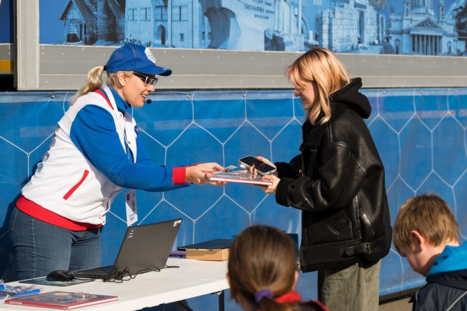 Фотоальбом из Макеевки. Помимо тёплых воспоминаний о городе и ярких впечатлений от фестиваля «Проводник истории», мы привезли из Макеевки сотни фотографий Фотоальбом из Макеевки. Помимо тёплых воспоминаний о городе и ярких впечатлений от фестиваля «Проводник истории», мы привезли из Макеевки сотни фотографий