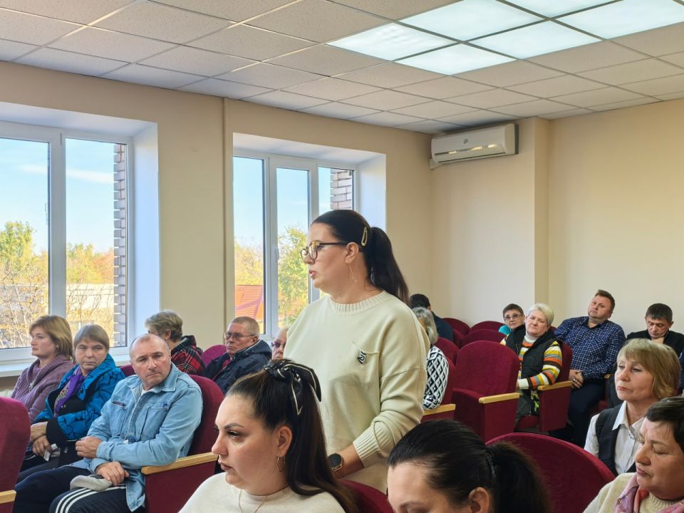 Глава ДНР Денис Пушилин встретился с жителями Ясиноватой Глава ДНР Денис Пушилин встретился с жителями Ясиноватой