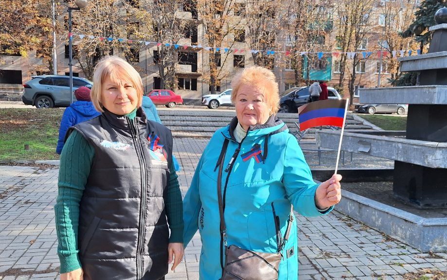 Сегодня, 24 октября, в преддверии Дня Государственного флага Донецкой Народной Республики в рамках партийного проекта Единой России «Историческая память» и проекта «Эхо времен» Общественного Движения «Донецкая Республика» в... Сегодня, 24 октября, в преддверии Дня Государственного флага Донецкой Народной Республики в рамках партийного проекта Единой России «Историческая память» и проекта «Эхо времен» Общественного Движения «Донецкая Республика» в...