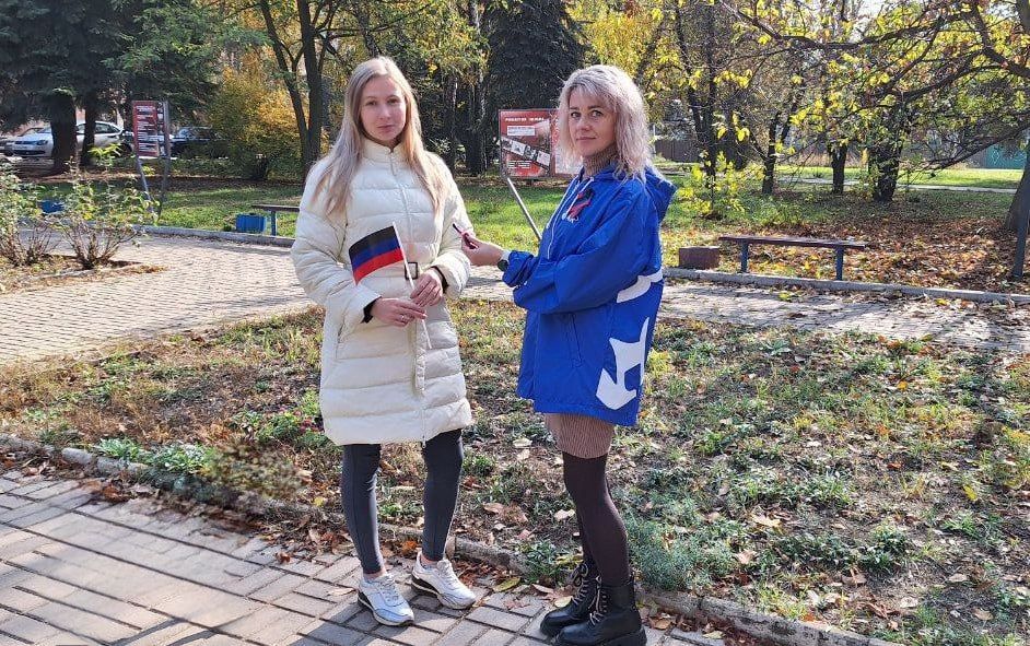 Сегодня, 24 октября, в преддверии Дня Государственного флага Донецкой Народной Республики в рамках партийного проекта Единой России «Историческая память» и проекта «Эхо времен» Общественного Движения «Донецкая Республика» в... Сегодня, 24 октября, в преддверии Дня Государственного флага Донецкой Народной Республики в рамках партийного проекта Единой России «Историческая память» и проекта «Эхо времен» Общественного Движения «Донецкая Республика» в...