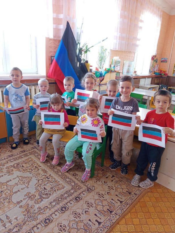 25 октября наша Республика отмечает День флага 25 октября наша Республика отмечает День флага