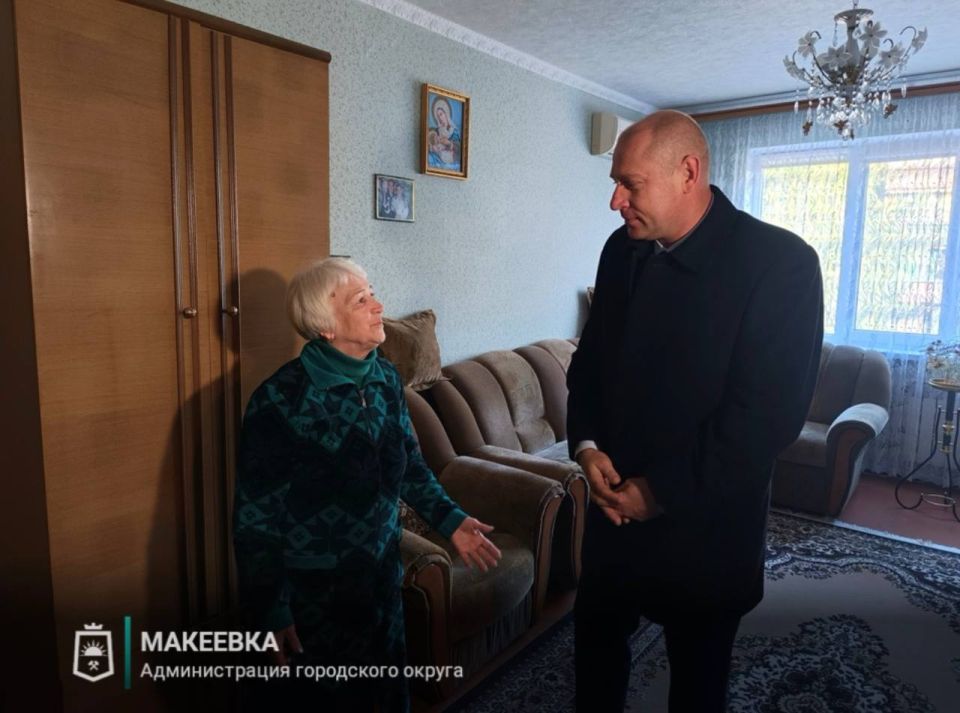 В Макеевке нуждающимся жителям передали подарочные наборы