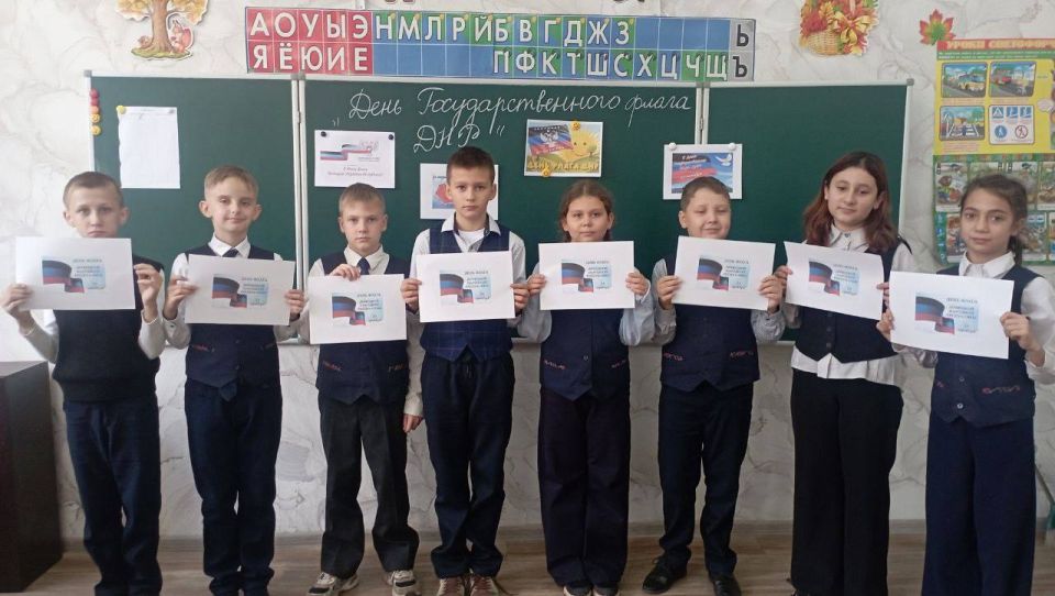 25 октября наша Республика отмечает День флага 25 октября наша Республика отмечает День флага