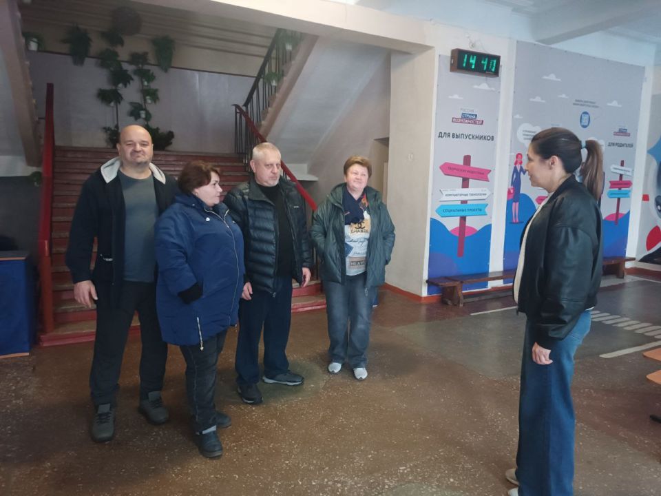 27 октября депутат Макеевского городского совета Сергей Зуев провел встречу с населением по адресу: г.о. Макеевка, г. Макеевка, ул. Панченко, д. 49 27 октября депутат Макеевского городского совета Сергей Зуев провел встречу с населением по адресу: г.о. Макеевка, г. Макеевка, ул. Панченко, д. 49