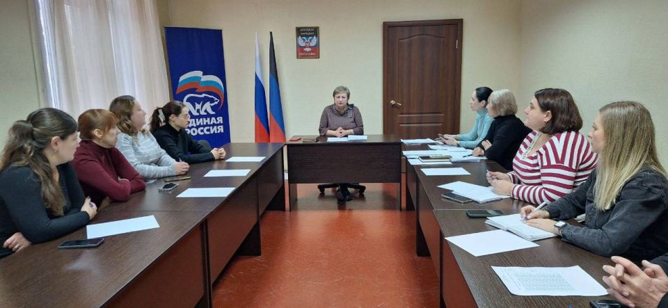 Сегодня, 27 октября, в Советском внутригородском районе городского округа Макеевка состоялось собрание секретарей первичных отделений партии «Единая Россия» под председательством заместителя руководителя Управы Советского... Сегодня, 27 октября, в Советском внутригородском районе городского округа Макеевка состоялось собрание секретарей первичных отделений партии «Единая Россия» под председательством заместителя руководителя Управы Советского...