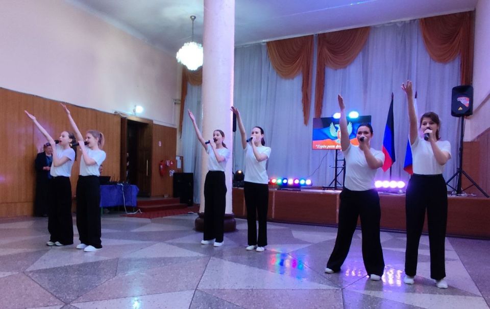 25 октября Донецкая Народная Республика отмечает один из важнейших и знаковых праздников – День Государственного флага 25 октября Донецкая Народная Республика отмечает один из важнейших и знаковых праздников – День Государственного флага