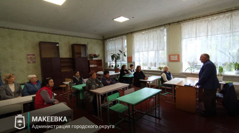 Депутаты Макеевского городского совета продолжают проводить встречи с населением Депутаты Макеевского городского совета продолжают проводить встречи с населением