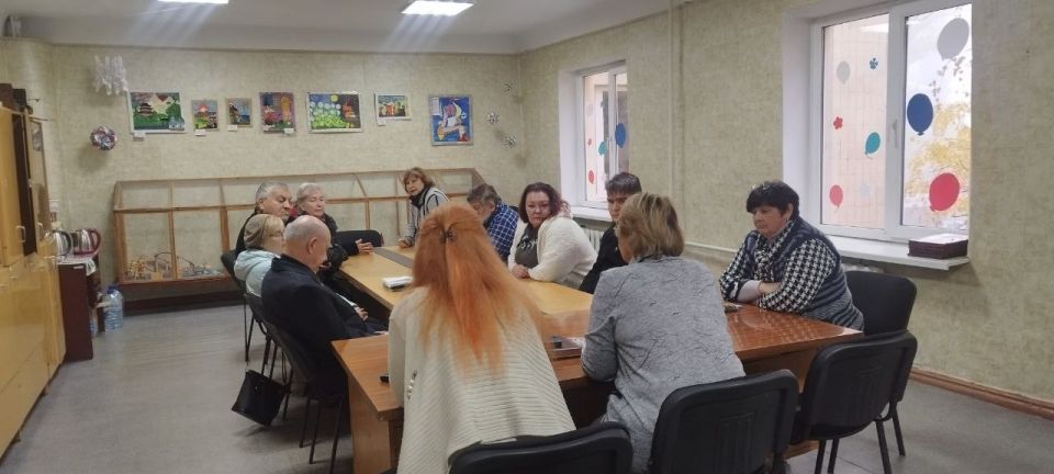 Сегодня, 27 октября, депутат Макеевского городского совета Татьяна Репунова провела встречу по адресу: г.о. Макеевка, г. Макеевка, ул.Ленина,104, Муниципальное учреждение дополнительного образования «Станция Юных Техников... Сегодня, 27 октября, депутат Макеевского городского совета Татьяна Репунова провела встречу по адресу: г.о. Макеевка, г. Макеевка, ул.Ленина,104, Муниципальное учреждение дополнительного образования «Станция Юных Техников...