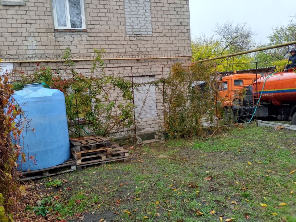 В Кировском внутригородском районе при поддержке региона-шефа Московская область продолжается подвоз воды для жителей домов, в которые в установленный графиком день не поступила вода В Кировском внутригородском районе при поддержке региона-шефа Московская область продолжается подвоз воды для жителей домов, в которые в установленный графиком день не поступила вода