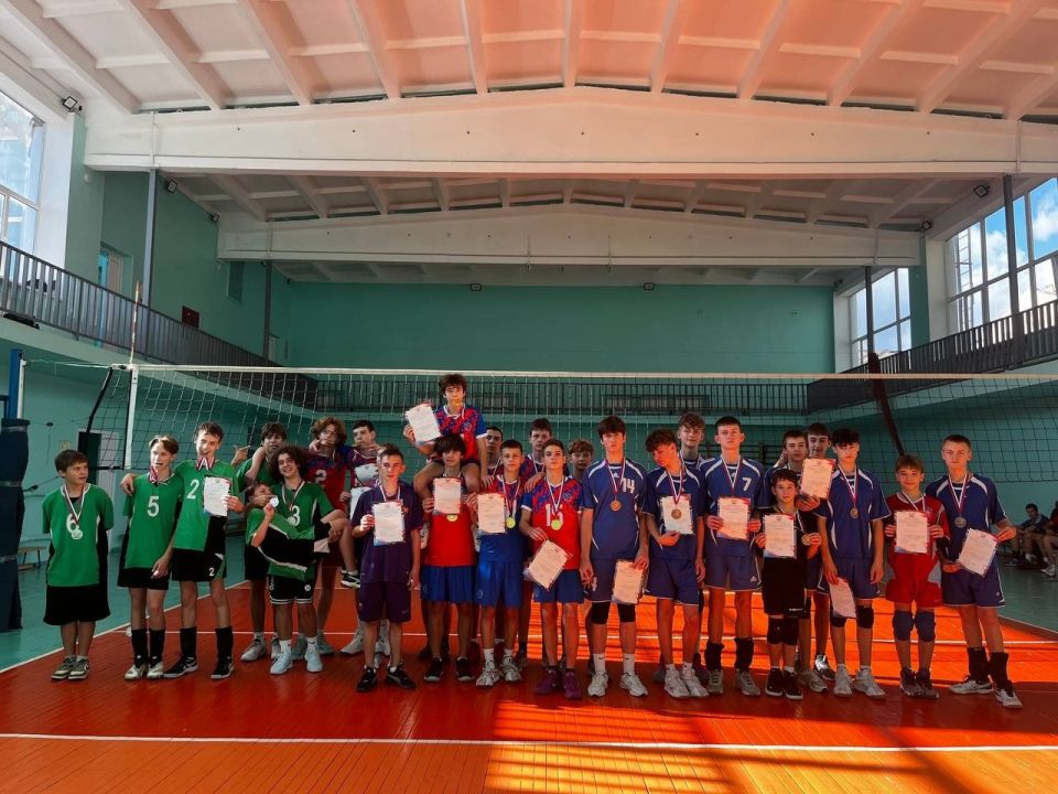 В Макеевке прошли матчи Первенства Донецкой Народной Республики по волейболу среди юношей 2011-2012 г.р