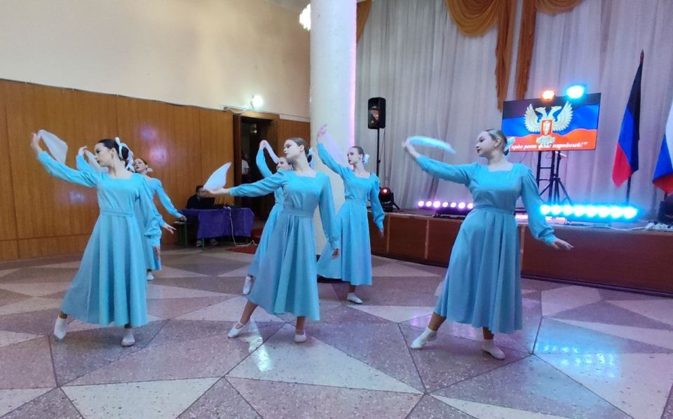 25 октября Донецкая Народная Республика отмечает один из важнейших и знаковых праздников – День Государственного флага 25 октября Донецкая Народная Республика отмечает один из важнейших и знаковых праздников – День Государственного флага