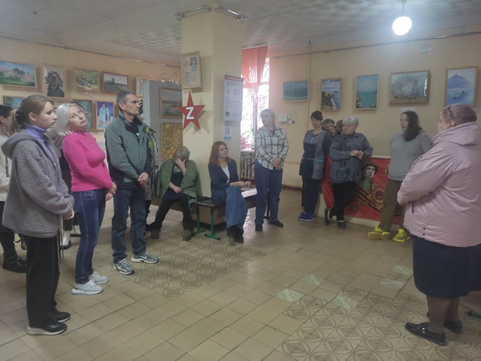 Сегодня, 28 октября, спикер-активист Валентина Карпова провела встречу с трудовым коллективом Муниципального бюджетного учреждения «Художественная школа г. Макеевки» Сегодня, 28 октября, спикер-активист Валентина Карпова провела встречу с трудовым коллективом Муниципального бюджетного учреждения «Художественная школа г. Макеевки»