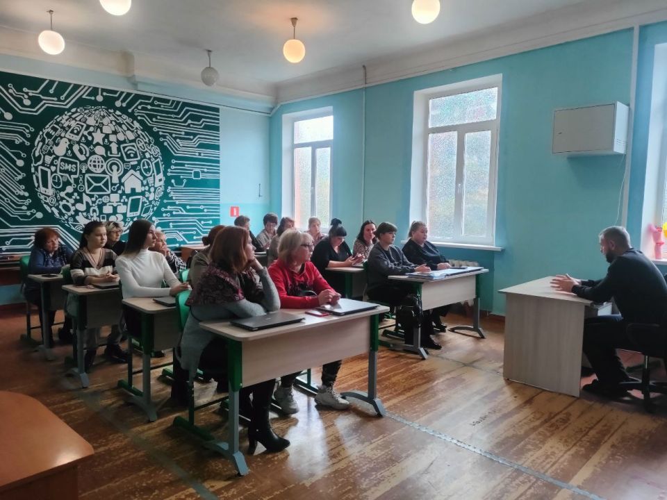 28 октября, спикер-активист Алексей Боршош провел встречу с трудовым коллективом Государственного бюджетного общеобразовательного учреждения "Основная школа № 36 городского округа Макеевка" Донецкой Народной Республики 28 октября, спикер-активист Алексей Боршош провел встречу с трудовым коллективом Государственного бюджетного общеобразовательного учреждения "Основная школа № 36 городского округа Макеевка" Донецкой Народной Республики