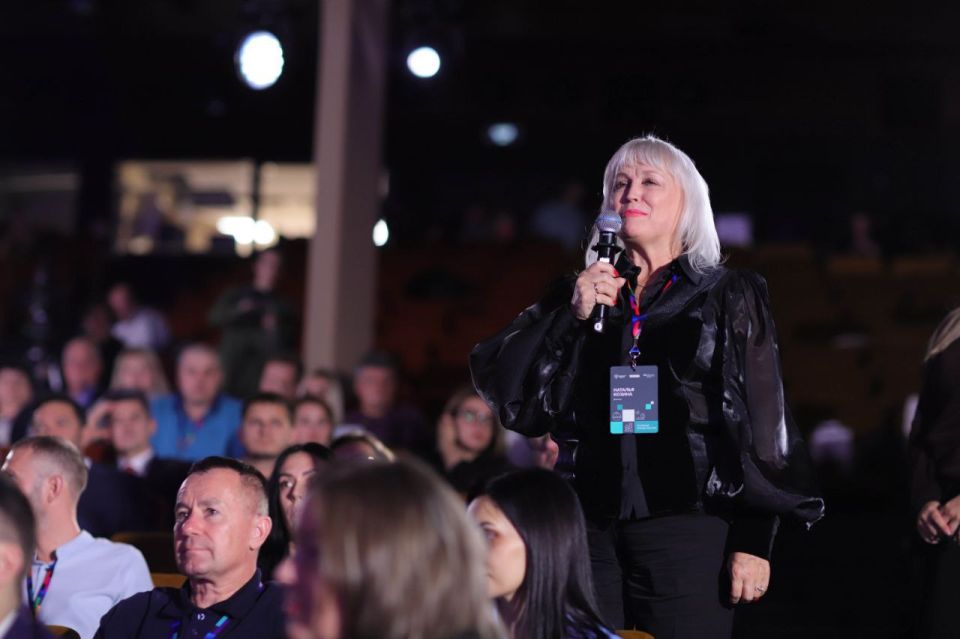 Заместитель министра промышленности и торговли ДНР Наталья Козина и директор департамента торговли Минпромторга ДНР Дарья Мирошник приняли участие в церемонии открытия новой программы "Угольные города" Заместитель министра промышленности и торговли ДНР Наталья Козина и директор департамента торговли Минпромторга ДНР Дарья Мирошник приняли участие в церемонии открытия новой программы "Угольные города"