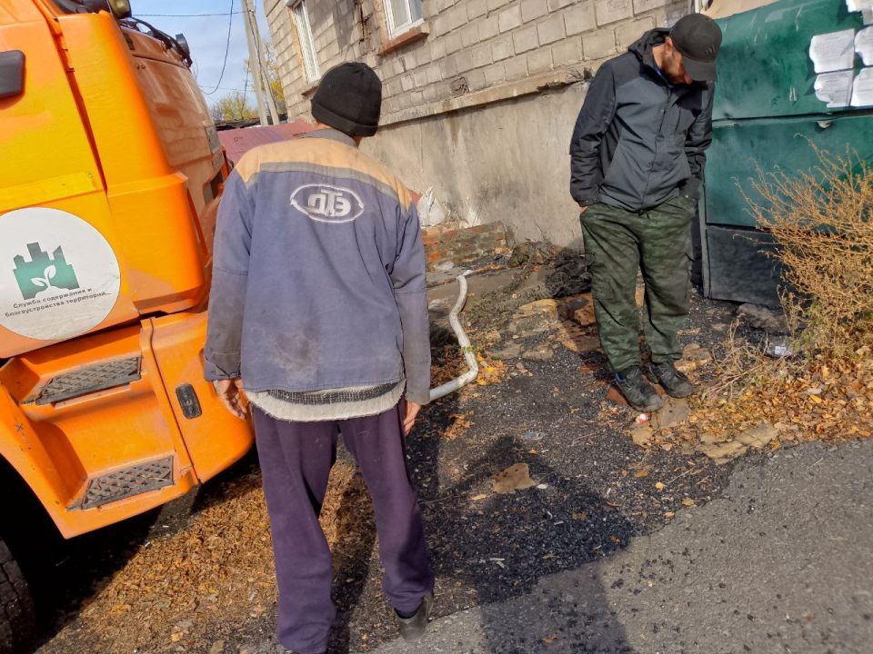 В Кировском внутригородском районе при поддержке региона-шефа Московская область продолжается подвоз воды для жителей домов, в которые в установленный графиком день не поступила вода В Кировском внутригородском районе при поддержке региона-шефа Московская область продолжается подвоз воды для жителей домов, в которые в установленный графиком день не поступила вода
