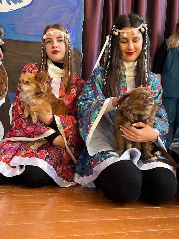 В рамках празднования Дня народного единства, секретари ПО 593 и ПО 592 Червоногвардейского района Всероссийский политической партии "Единая Россия" совместно с учениками 11-А класса ГБОУ "Средняя школа № 37 г.о.Макеевка"... В рамках празднования Дня народного единства, секретари ПО 593 и ПО 592 Червоногвардейского района Всероссийский политической партии "Единая Россия" совместно с учениками 11-А класса ГБОУ "Средняя школа № 37 г.о.Макеевка"...