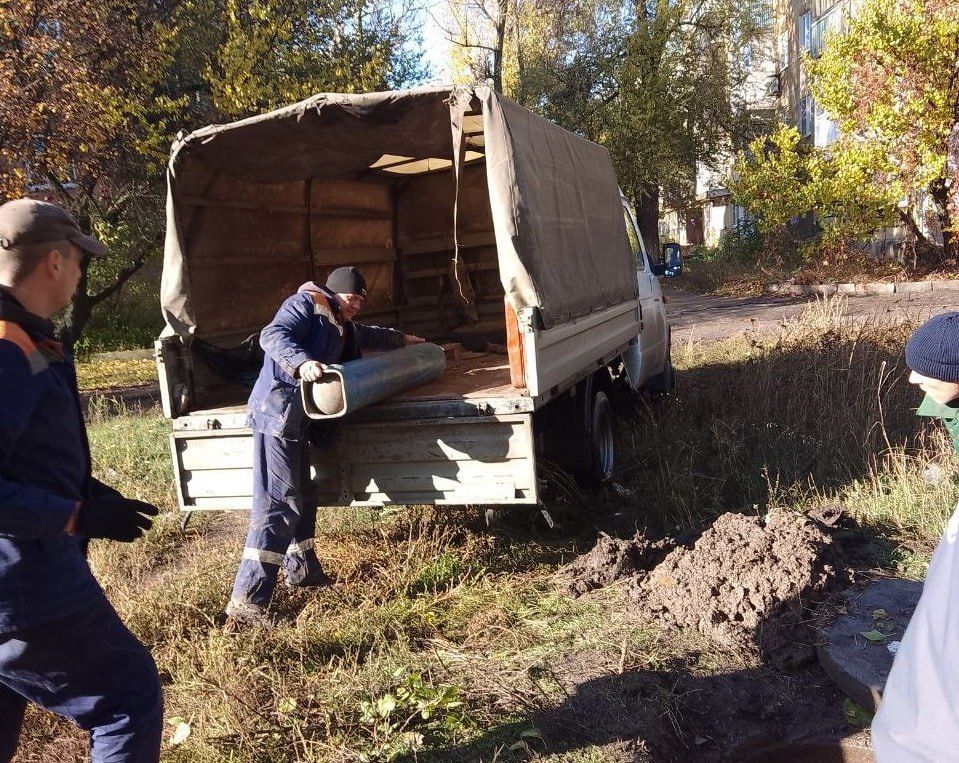Сегодня, 29 октября, с целью восстановления подачи теплоносителя на жилые дома №№ 14, 15, 16 квартала Химик силами Филиала «Макеевкатеплосеть» ГУП ДНР «Донбасстеплоэнерго» проведены работы по замене аварийного участка... Сегодня, 29 октября, с целью восстановления подачи теплоносителя на жилые дома №№ 14, 15, 16 квартала Химик силами Филиала «Макеевкатеплосеть» ГУП ДНР «Донбасстеплоэнерго» проведены работы по замене аварийного участка...