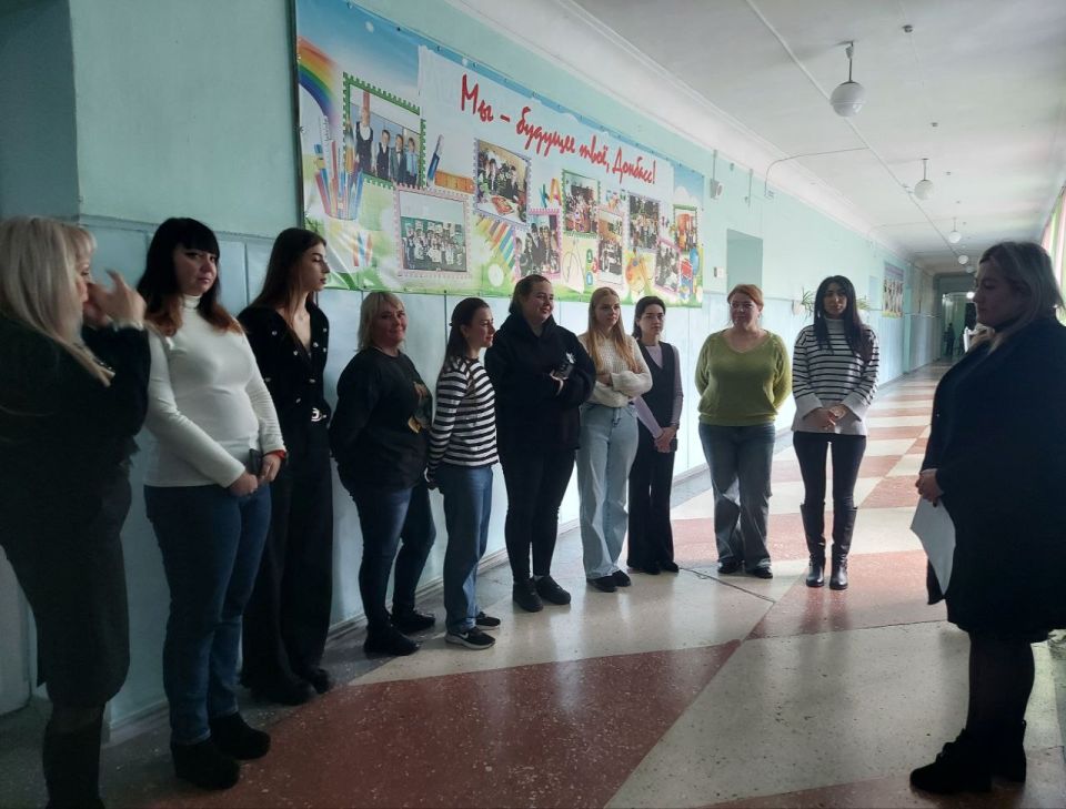 Сегодня, 29 октября, спикер Надежда Сапелкина провела встречу по адресу: г.о. Макеевка, г. Макеевка,ул. Островского, д. 7 Сегодня, 29 октября, спикер Надежда Сапелкина провела встречу по адресу: г.о. Макеевка, г. Макеевка,ул. Островского, д. 7