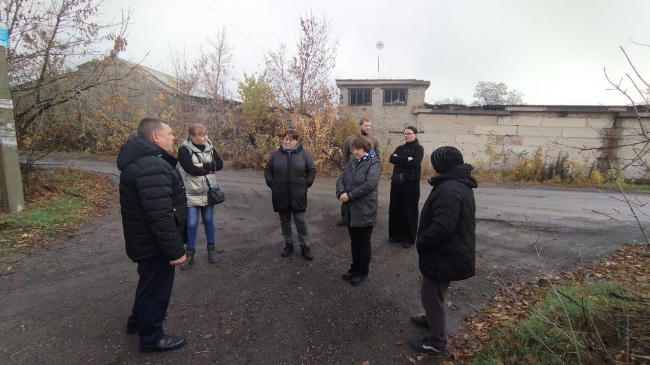 Сегодня, 29 октября в Червоногвардейском районе прошла встреча руководителя Управы Червоногвардейского внутригородского района Администрации городского округа Макеевка Антона Гринзовского с жителями жилого массива Крупской... Сегодня, 29 октября в Червоногвардейском районе прошла встреча руководителя Управы Червоногвардейского внутригородского района Администрации городского округа Макеевка Антона Гринзовского с жителями жилого массива Крупской...