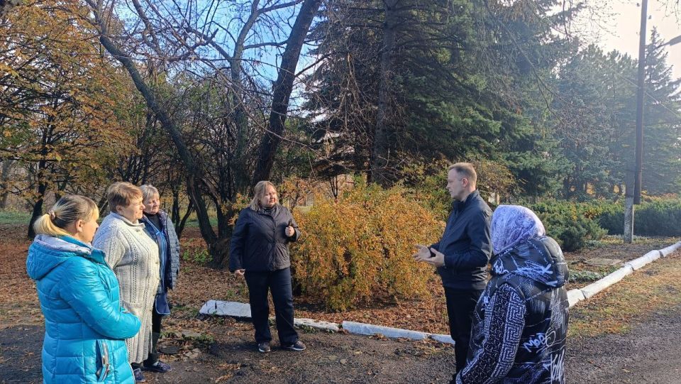 Сегодня, 29 октября, спикер Надежда Сапелкина провела встречу по адресу: г.о. Макеевка, г. Макеевка,ул. Островского, д. 7 Сегодня, 29 октября, спикер Надежда Сапелкина провела встречу по адресу: г.о. Макеевка, г. Макеевка,ул. Островского, д. 7