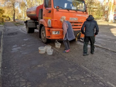 Валентина Харлашка: В ходе мониторинга 29 октября проконтролировала организацию доставки воды по улице Кремлевской в Кировском районе